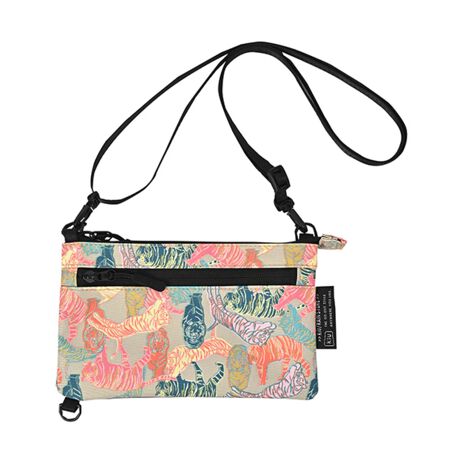 [^:k434]yuhz KiU(LE)yiz KiU LE tH|[` K434y[J[^ԁz yizyFȃV[ŗɂȂ鑊_zCTugCX}zG铧|PbgtuKiU tH|[`vBy|Pbgɓꂽ܂܃X}zzNA|PbgɃX}zIN܂ܑ\ړ̂ЂƎԂyłXgXt[Ii1jgp̕یtB݂̌ɂẮAłȂꍇ܂ByJX[YAS̃t@Xi[zC[̓KoƊJĎo₷At@Xi[Βg̔яoK[hByKvŒЂƂ܂Ƃ߁zKG`PbgACe[BƃhA⃌W[AtFXȂǂłd󁝁yTNbƎoĖqm炸ztgɂ|PbgzuBׁXA萮ځBy肪󂢂ĈړNNz߉\ȃXgbvtāA΂ߊ|BANeBuV[KByD݂őIׂcp^CvzXgbvtւƁAcɂɂg2wayICR[fɉĎgyobOC\Ŏg݁zXgbvO΁A|[`ƂĂpBobOɔE΂ėȂǂŃX^C`FWIyy₩ȎgSnŃmXgXzXTCŶɕSȂyʐ݌vBył̂|CgByƂ̉JȂvz\ʂɂ͂HAʂɖhHB␅He₷A@邾Bi2jShł͂܂ByOKjZbNXfUCzVvȖn^CvAfUCCibvIVFAByKiU-LEzEuǂȓVCł̏yށvbg[ɁAl̊OVтuhBy|PbgdlzOʁFt@Xi[|Pbg~1wʁFt@Xi[NA|Pbg~1yfށz[{]|GXe100%[]rjyYz yTCYz[c]11cm^[]19.5cm[V_[]78cm`140cmi߉\jTCY͓Xv̎TCYłBۂ̏iȂтɃ[J[\LTCYƂ͑̌덷ꍇ܂B炩߂Bydʁz95gyӓ_zŇo߂C̎x⎇OAM≘ꓙɂA򉻂Ȃǂꍇ܂BԓɂACARȂǂɂFFڂ肷邱Ƃ܂B舵̍ۂ́AipbP[WȂǂɋLڂĂi\AAeV^OAgp̒ӎȂǂKmFB{̖ړIȊOɂ͂gpɂȂȂŉBJ⃂j^[̐ɂA摜Ǝ̐F̈Ⴂꍇ܂̂ł肢܂BypV[zv[g 蕨 Mtg Ԃ zj V j jKiU LE X}z|[` K434 ʔ |[` V_[obO TRbV G`Pbg|[` V_[obN V_[ | ΂߂ ȂȂߊ| |Pbg RpNg AEghA fB[X Y jp jZbNX 