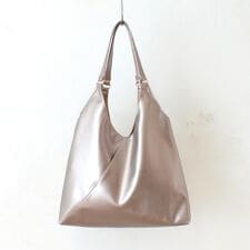 合皮VカットA4トート