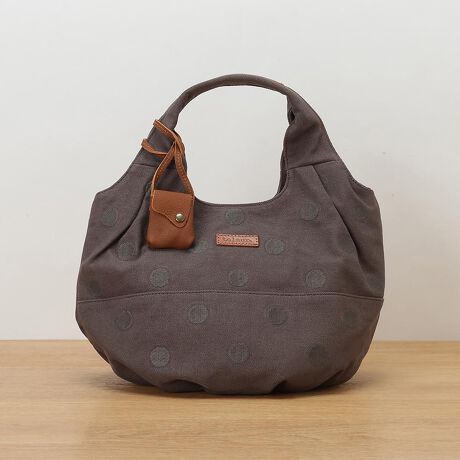 [^:ps11954]yuhz toleur(g[)yiz toleur hbghJEhg[gy[J[^ԁz yizyȏ_ɂ҂zɎāAg蔲Qutoleur hbghJEhg[gvByLC߃JWAX^CɁzi`ȃLoXnɁA{fBƓF̃hbghJONIiȈۂoByTbƎo閜\ACez莝Arɒʂ􂨔Ȃǂoɂ߁I蕔ɋvBy}OlbgŃ^b`JzJ͗͂炸ŊȒP傫Jďoꂵ₷AΒg̔яoK[hBy}XgACeЂƂ܂Ƃ߁zƉVGbg}`݂A5ybg{gINAfC[gɂ҂Bij500mlybg{gcɎ[ƁA㕔яoTCYłByTNbƎoĖqm炸zv4̃|PbgzuBׁXƂڂ₷AobO̒ŒTԂsvByANZgY~j|[`zKȂǂAO\ȃ~j|[`BRȕ̋vfށBy؂ȕւ̑蕨ɂ߁zNGߖ킸g₷AMtgɂœKBۊǂɕ֗ȕsDzfނ̎[ܕtBytoleur-g[-zR̐lɃU[gobOĂ炢Ƃ肢߂uhBy|PbgdlzFt@Xi[|Pbg~1AI[v|Pbg~2wʁFt@Xi[|Pbg~1yfށzCOTTONACOWLEATHERyYz yTCYz[c]23cm^[]37cm^[}`]12cm[]34cmTCY͓Xv̎TCYłBۂ̏iȂтɃ[J[\LTCYƂ͑̌덷ꍇ܂B炩߂Bydʁz331gyӓ_z[ti][ x 1Ňo߂C̎x⎇OAM≘ꓙɂA򉻂Ȃǂꍇ܂BԓɂACARȂǂɂFFڂ肷邱Ƃ܂B舵̍ۂ́AipbP[WȂǂɋLڂĂi\AAeV^OAgp̒ӎȂǂKmFB{̖ړIȊOɂ͂gpɂȂȂŉBJ⃂j^[̐ɂA摜Ǝ̐F̈Ⴂꍇ܂̂ł肢܂BypV[zv[g 蕨 Mtg Ԃ zj V j jg[gobO hbg toleur ʔ fB[X nhobO RbgLoX  ے obO g[g e obN  JWA ʊw ʋ y hJ |[`t Vv LoXobO Jo  U[|[` 蕨 Mtg