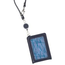 nofes リール付きパスケース