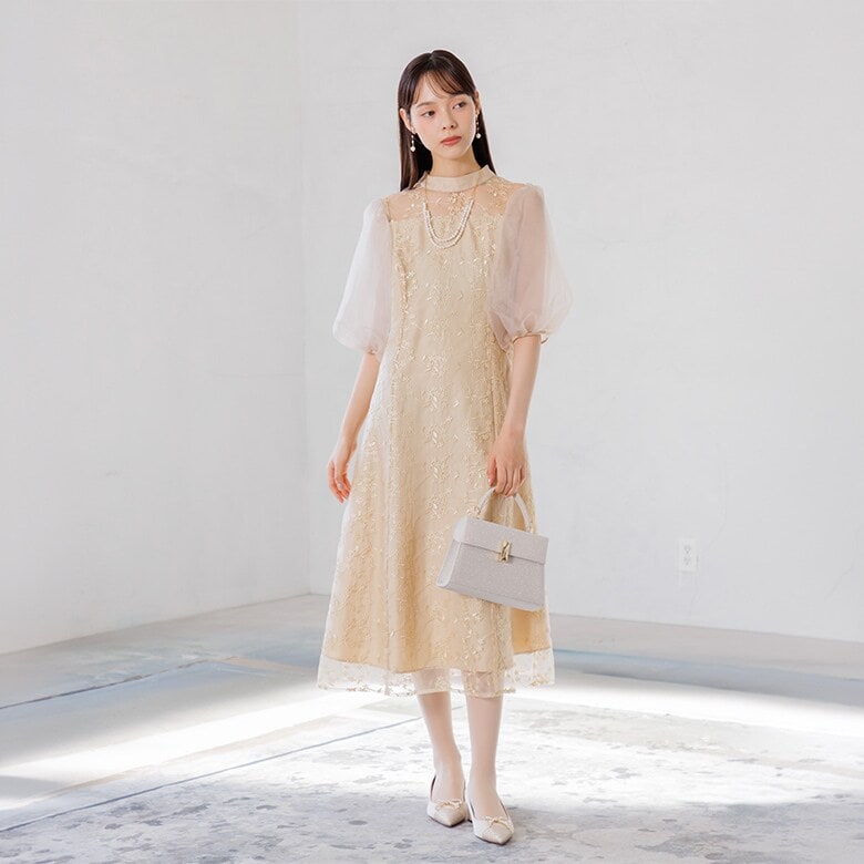 小柄さんに人気】オーガンジーパフスリーブ フラワー刺繍レースドレス