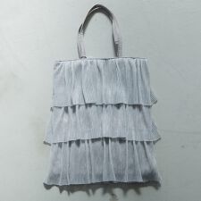 フォルムフォルマ(form forma)のフリル手提げ/サブバッグ/結婚式/パーティー