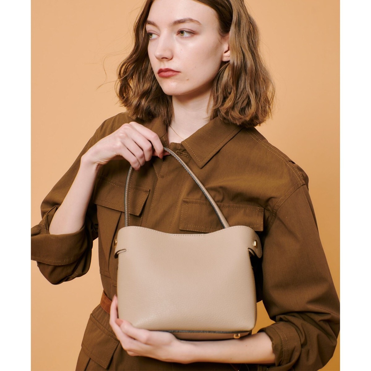 25SS新作美品✨定価半額！アルアバイルヴィエナラタンバケットショルダーバッグ allureville（アルアバイル）の「ヴィエナラタンバケット