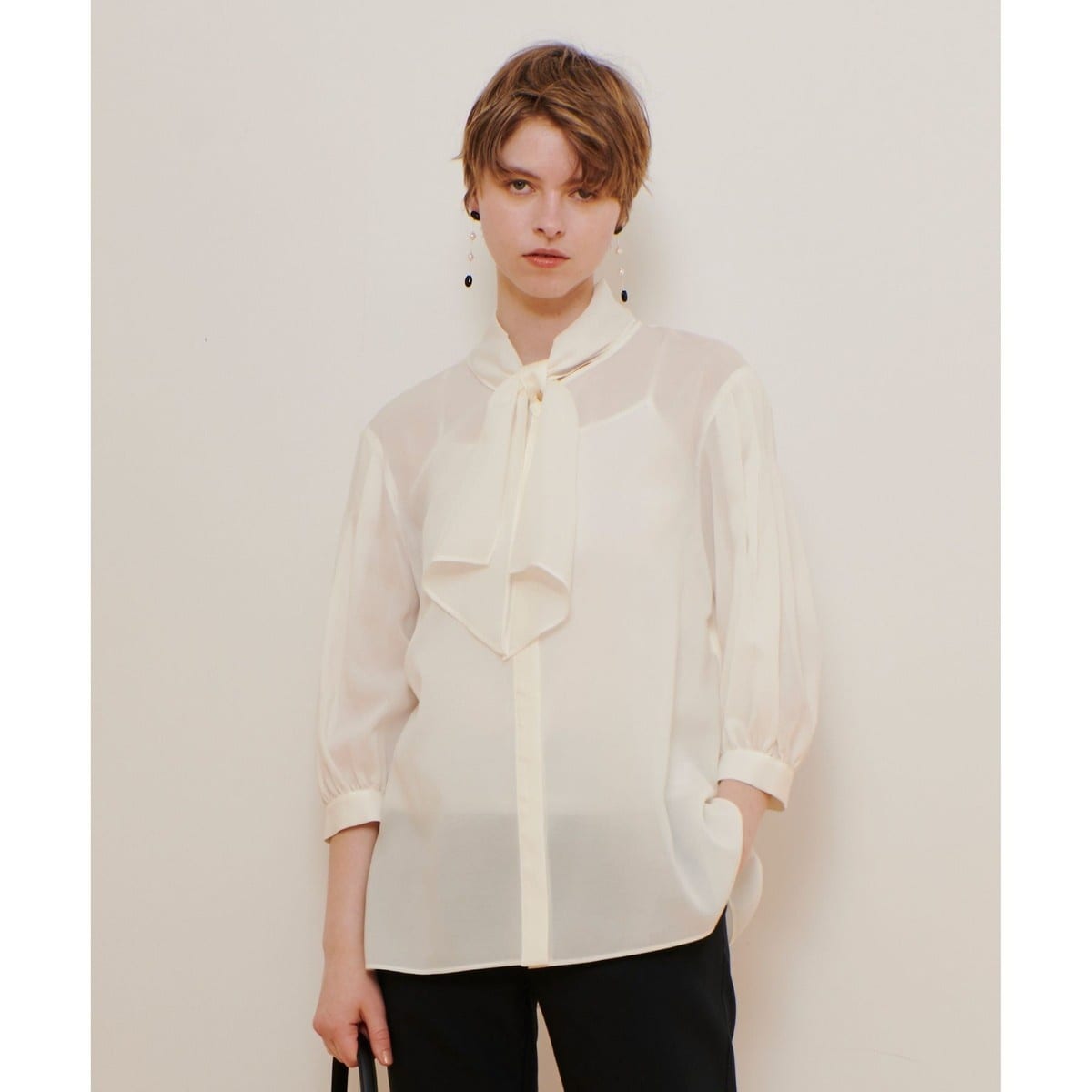 アルアバイル　モダンフラワープリントフリルブラウス モダンフラワーフロントフリルブラウス | allureville (Women