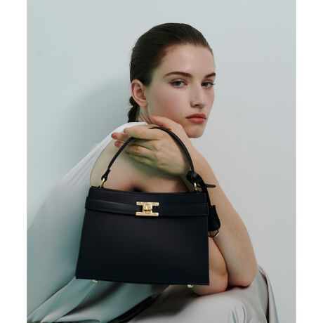 [^ԁF20252650030]yallureville 2025 autumn&winterzƂU[gƃtg̃cCXg̃Rrl[V_ȈہBJ}OlbgɂĊJ₷AnhobOƂĂł͂ȂAV_[xgtă{fBNXƂĂgĒ܂BfC[IP[WV[܂ŕLg܂BƖ̊֌WɂAۂFČꍇ܂B܂p\REX}[gtHȂǂ̊ɂAiƉ摜̃J[قȂꍇ܂B\߂B