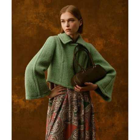 [^ԁF21252010020]yLOULOU WILLOUGHBY  2025 autumn&winterzIWieB[AoMhȃeLX^Cő̃RNVuhwĂBONOTTOЂ̐ngpB_炩Ȃ璣芴̂cC[h͌yĒĝłBC|[gȂł͂̔J[͗BꖳAF̎ŐDĂA~g̔̒ɍׂꍞ݉sĂ܂B~jŃxX[uIŁApWPbgłBt@Xi[JŃXeJ[fUCAOʂɂĂ|Pbg͍V[ỸghByCY[s[XƂ̃R[fBlCg߂łByX^btRgz~j䂪WPbgłBC|[gȂł͂Yȃ~gJ[͓IByĒgAfUCxX[uɂȂĂƂĂłB̒g͐̌Ă炢1łBcȂ򊴁cȂňc萶n̏dcʗncLkcȂƖ̊֌WɂAۂFČꍇ܂B܂p\REX}[gtHȂǂ̊ɂAiƉ摜̃J[قȂꍇ܂B\߂B