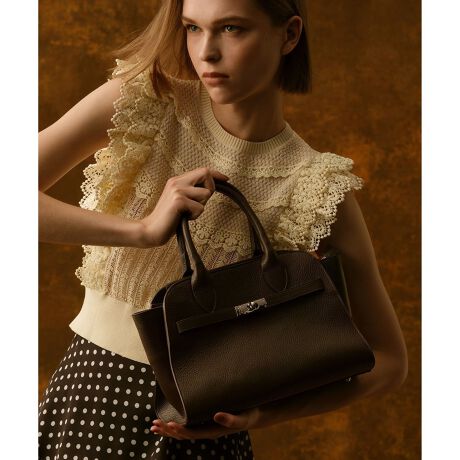 [^ԁF20252650020]yallureville 2025 autumn&winterztg̔ANZg̃g[gobOBIItX^CɎg₷TCYłB傫JA₷̂|CgBiŕLX^Cɓ݂₷AȂ̃ANZgɂȂobOłBƖ̊֌WɂAۂFČꍇ܂B܂p\REX}[gtHȂǂ̊ɂAiƉ摜̃J[قȂꍇ܂B\߂B