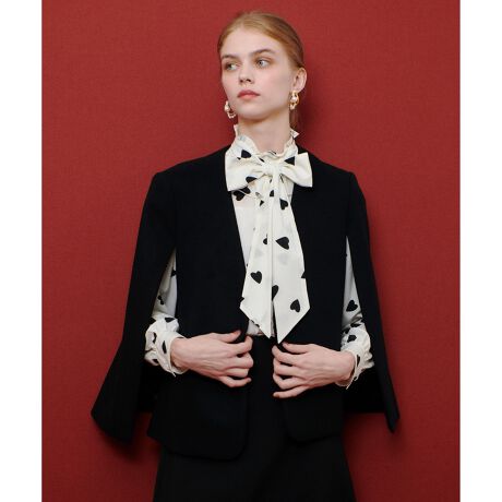 [^ԁF21252010090]yLOULOU WILLOUGHBY  2025 autumn&winterzёy߂̃r[o[fނgpĂAyłʂ̂fފɂȂĂ܂BԂ̃P[vWPbǧ`ł肵Ă܂BR[g͌yA܂ł̍@̃P[vWPbgh܂ByuEXȂǂCăLCڂɒȂĒ܂ByX^btRgzD]̃P[vWPbgƓ^̃WPbgBH~̋GߊvXĂr[o[ngpĂ܂BCgx[ẂAsN̂悤ȉĝȂx[WłǂȂł肪邭Ȃ肻ȃJ[łBȎ̃AE^[gɂ߂łBƖ̊֌WɂAۂFČꍇ܂B܂p\REX}[gtHȂǂ̊ɂAiƉ摜̃J[قȂꍇ܂B\߂B