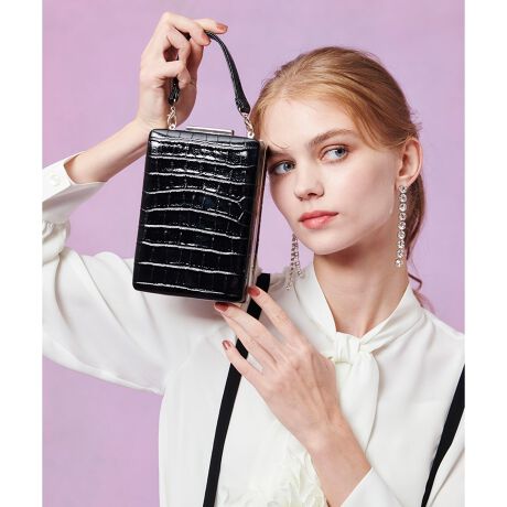 [^ԁF21252650020]yLOULOU WILLOUGHBY  2025 autumn&winterzfUCłAgтbvfUCłBc^̃Nb`obÕoXVNŃX^CÕANZgɂ߁BhXAbvX^C͂AfC[X^CɂBnhobOƂĂNX{fBƂĂgĒ܂BƖ̊֌WɂAۂFČꍇ܂B܂p\REX}[gtHȂǂ̊ɂAiƉ摜̃J[قȂꍇ܂B\߂B