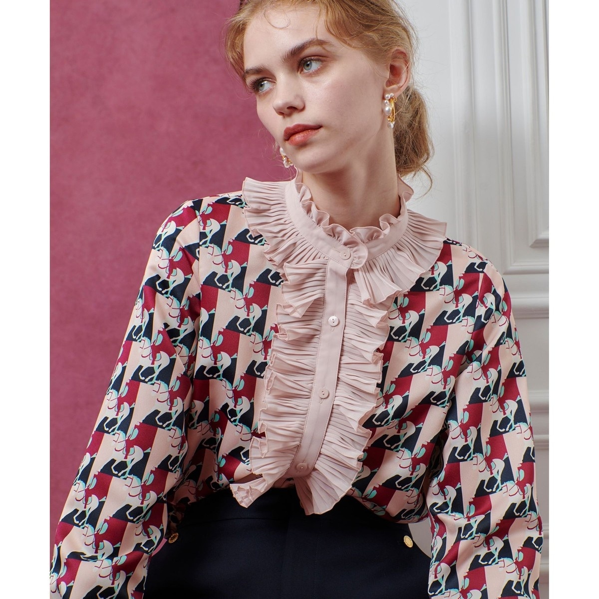 美品 ルルウィルビー 白襟 レース ビジュートップス 美人百花VERYstory 美品 ルルウィルビー 白襟 レース ビジュートップス 美人百花