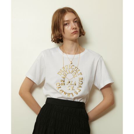 [^ԁF20252015070]yallureville 2025 autumn&winterzɃ_ȃV񂹂邱ƂŐ܂Ɠ̕\͓IȃSTVcBubNŉSNVJȕ͋CY܂BPił͂AWPbg̃Ci[ƂĂ􂷂j[x[VbNȃACeBS:Difficult roads lead to beautiful place. ȓ͔ꏊւƂȂ܂B̃VĂ镔ׂ̍?́ABe[WCNȕoZ@ɂdオłB􂢉\łƖ̊֌WɂAۂFČꍇ܂B܂p\REX}[gtHȂǂ̊ɂAiƉ摜̃J[قȂꍇ܂B\߂B