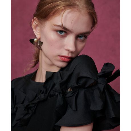 [^ԁF21252015060]yLOULOU WILLOUGHBY 2025 autumn&winterẑVA[VtHƃJbg\[|`A͂[XŃhbLOvI[o[BtA̘r肰ȂJo[A^Ăłŉ؂₩Ȉۂ^܂B̃{͓ʂȃq[gJbgZpŎdグĂ邽߁Aق̐SzȂdlɁBO\Ȃ̂ŁAHDd˂鎞ɂ͊OĂƒ܂BꖇŃT}ɂȂfUC̃gbvXłByX^btRgz؂₩ȃfUCvI[o[Bgh̃{{1ő݊̂ACełBuEX̃VtHnƃ|`fނ̐nƃhbLOɂȂĂAX|[eBȋCy┲ȂuEX̂悤ȂƊ킹ۂłB̓ZbgCɂȂĂA{̉؂₩ȃ{[Ȃĝ̃C̓XbLƌ܂BX[u͂tAɂȂĂACɂȂ̘r̃Jo[ɂłB􂢉\łƖ̊֌WɂAۂFČꍇ܂B܂p\REX}[gtHȂǂ̊ɂAiƉ摜̃J[قȂꍇ܂B\߂B