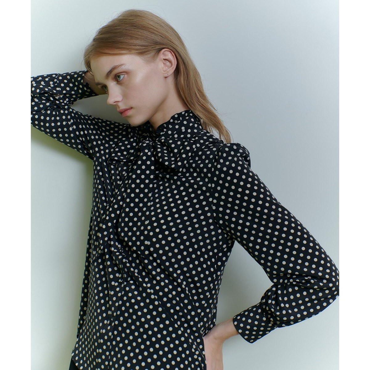 LOULOU WILLOUGHBY ドットブラウス ボウタイブラウス 黒 人気