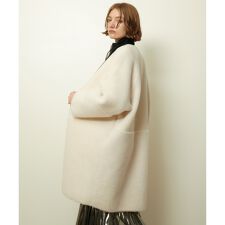 アルアバイル(allureville)のツーブロッキングボアコート