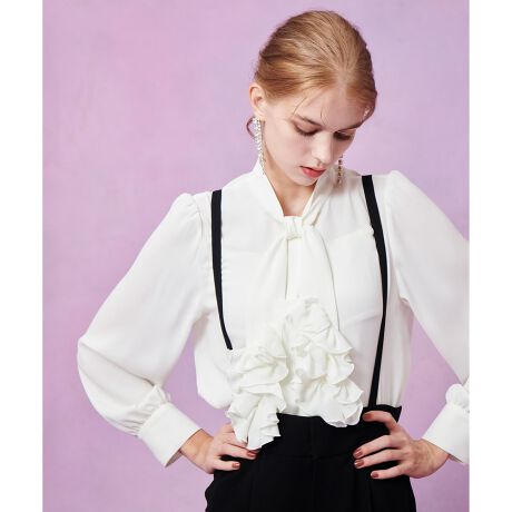 [^ԁF21261013030]yLOULOU WILLOUGHBY  2026 Spring & SummerzԂт̂悤ȃt{ɂ{E^CuEXBMU[񂹂tXeb`ŗ߂IȃfeB[̓Vvȃ{E^C؂₩ɃAbvf[gBWK[h◧̎hJt[`[tɂĂV[Ye[}ɂ҂1ŏt炵uEXłByX^btRgzt͉؂₩ł΂炸AySnłB܂łɂȂVNȃfUCȂ̂ŁAdŃuEX񒅂邯ǁAԃfUCɂƖOĂɂ߂łBZpFLkFȂ򊴁FȂF聦Ɩ̊֌WɂAۂFČꍇ܂B܂p\REX}[gtHȂǂ̊ɂAiƉ摜̃J[قȂꍇ܂B\߂B