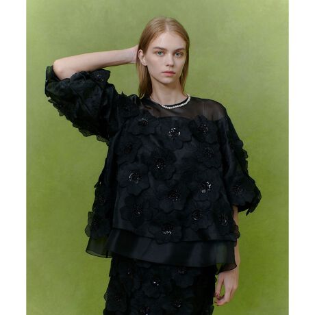 [^ԁF21261013010]yLOULOU WILLOUGHBY  2026 Spring & SummerzLOULOU WILLOUGHBYX܂ƃICVbv̔ɂȂ܂Bƒ芴̂I[KW[ɂԕ̎hJAɏォ痧̓IȉԂтƃrW[̂Ԃ̂Ă܂BӂӂALLA@ׂȌy₩ƃGA[ȃ{[˔ʂȑfށB͖ñI[KW[gpăfRe悢ŉoĂ܂B{[̃ptX[uӂƖcރfUCłBs25ans WEBfڃACetyX^btRgzVGbg҂肵Ȃ̂ŁAfjƍ킹ăJWAɒ̂߁BIP[WɂAx݂̓ɂg閜\uEXłBZ߂Ȃ̂ŁAfXN[NȂǂdV[ł₷̂|CgBÂ߂ȕ́AVbNȃubN߂łBƖ̊֌WɂAۂFČꍇ܂B܂p\REX}[gtHȂǂ̊ɂAiƉ摜̃J[قȂꍇ܂B\߂B