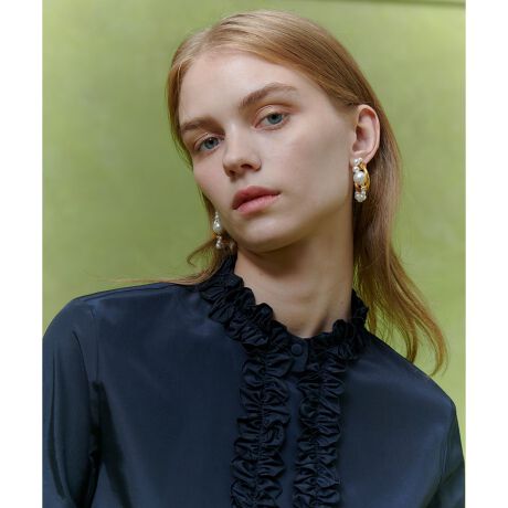 [^ԁF21261013060]yLOULOU WILLOUGHBY 2026 Spring & SummerzLOULOU WILLOUGHBYX܂ƃICVbv̔ɂȂ܂BTCN|GXeƃI[KjbNRbggpX[p[uCg[͌yƒ芴A򂪖́B܂ƑɂtMU[͓ȋZ@ł藧̓IɁBN[̂悤ȉ炵Ɛňɂ鍂|CgłB􂢉\łBƖ̊֌WɂAۂFČꍇ܂B܂p\REX}[gtHȂǂ̊ɂAiƉ摜̃J[قȂꍇ܂B\߂B