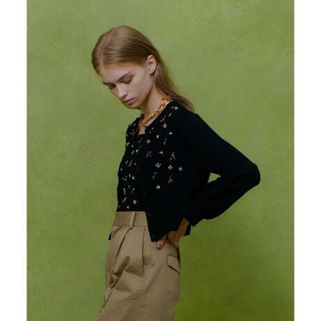 [^ԁF21261016100]yLOULOU WILLOUGHBY 2026 Spring & SummerzLOULOU WILLOUGHBYX܂ƃICVbv̔ɂȂ܂B̏_炩ȑfނɎU΂߂ꂽrW[ƃr[YhJBt̃e[}̈AuCHERRYv`[tɁAn̐Elɂ钚JȎtŎdグ܂BRpNgȐ݌vŁAgؚBӂXJ[gX^CUP܂BƖ̊֌WɂAۂFČꍇ܂B܂p\REX}[gtHȂǂ̊ɂAiƉ摜̃J[قȂꍇ܂B\߂B