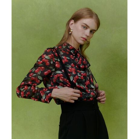 [^ԁF21261013150]yLOULOU WILLOUGHBY 2026 Spring & SummerzyICVbvENEWoManVh 菤i zVvȃVcɎO铯fނ̃{|Cg̃uEXłB݂̌Ƀ[v̂Ń{YɒpĂ܂BۓIȉC|[g炵ڂ̃`F[A`[~OƑlۂfUC̃vgłB~gƍňۂς2FȂfUCłBƖ̊֌WɂAۂFČꍇ܂B܂p\REX}[gtHȂǂ̊ɂAiƉ摜̃J[قȂꍇ܂B\߂B