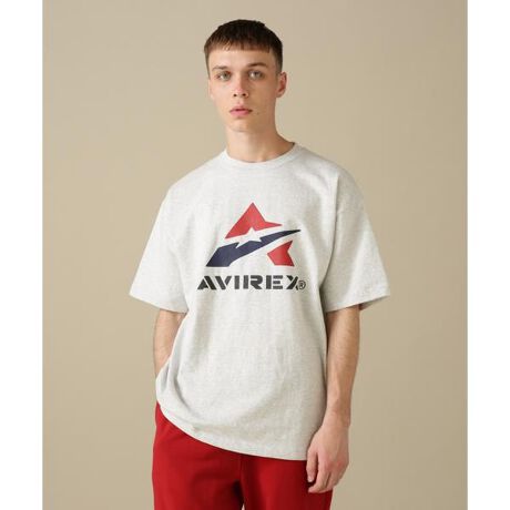 [^ԁF7833134094]SHORT SLEEVE T-SHIRT A-STAR ^  TVc AX^[AJuh炵Rbg100̒悢TVcB90N㔼2000Ño[VeB[ugI݂łAVIREXA-STAR}[NVvɃtgvgɗƂ1B̎̑̃A[eBXgɂƂẴXe[^XłALbŶłOtBbNBhȃACRjbNȃOtBbN1Ŋy݂ACeByAVIREX^ABbNXz1975NɃAJR̃RgN^[ƂđnƂAtCgWPbgł̔FmxIɍ߂AVIREX́A1985NAfUCւ̕s̐_ŃX|[cJWAɂioBAVIREX VARSITÝAwÂǂAJxe[}ɂX|[cCŁAABbNXȂł͂̃J[OƓƑnIȃOtBbNfUCHIPHOPV[𒆐SƂlCA[eBXgX|[cIɍDŒpAč̎҂̃Xe[^XuhւƊg債BNVJłȂǂȃV[łF򂹂ȂAVIREX VARSITỸEFÁAʂ⍑Ђ킸AAJq[[̐_M邷ׂĂ̐lɍxꑱĂB