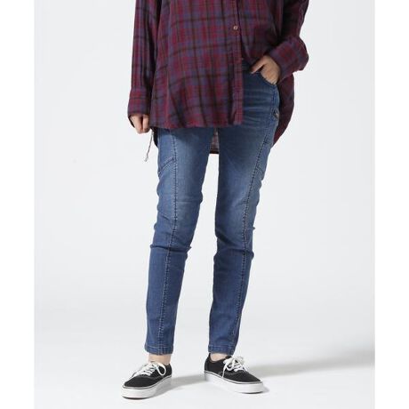 [^ԁF7833911601]STANDARD ITEMSLIM STRETCH DENIM PANTSEXgb`SnQȃXLj[pcEZ^[C̐؂ւȂǁACYɂ݂悤ȃfUCETCh̃Wbvt|PbgȂǁACȂfBe[ɂĂ܂ByAVIREX Belle^ABbNX xz{iIȃ~^[EFA@\ƃfUCfB[XJWAɓeCBI㐫̂郌fB[XuhƂđARADSAzƂĉȓl̏֌fBXJWAĂĂ܂B