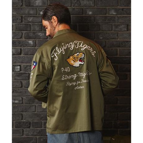 [^ԁF7834220003]yAVIREXVbvz&nbsp;iFMILITARY SHIRT "FLYING TIGERS"&nbsp;&lt;iڍ&gt;EFLYING TIGERS`[t̒[eBeBVcELk̂Rbg^|GXẽcCfނgpEhJƃbygăOtBbN\ẼXgb`fނׁ̈AG߂킸񂵂̗ACeEoX̗ǂVGbgyAVIREX^ABbNXz1975NɃAJR̃RgN^[ƂđnƂAtCgWPbgł̔FmxIɍ߂B~^[ɋNABbNX́A@\IȃfUCoL̔ɎxĂB̌Iȕ\́AfuCfB[EW[YvugbvKvutBXxvȂǂ̃XN[ł􂵁Aт𗁂тB̖ʂ̖fUCAmX^WbNȖ킢͍ȂȆ̐lXxꑱĂB