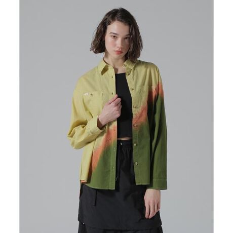 [^ԁF7835120603]2025 SPRING&SUMMER ITEMGRADATION SHIRTSE΂߂ɒi߂ꂽOf[VVcȆfނgpBĂ̂ƂHDƂĂg܂BEƂSn߃X^CO؂₩Ȉۂ̐F̃Vcɂ́Amg[̃{gXfjȂǁAx[VbNȃACeX^CÔXXłByAVIREX WOMANz{iIȃ~^[EFA@\ƃfUCfB[XJWAɓeCBI㐫̂郌fB[XuhƂđARADSAzƂĉȓl̏֌fBXJWAĂĂ܂B