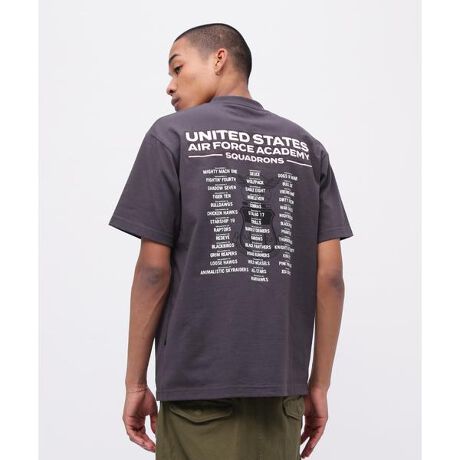 [^ԁF7835134014]yAVIREXVbvziFUSAFA SQUADRONS EMBROIDERY T-SHIRTiڍׁEAVIREX̔TVcERmwZ̕`[tɂfUCEhJƃvggݍ킹Xg[gȃ~^[X^CE100葬̍A|GXe̓xlߓVfނ̗pEzCgA`R[AIWAlCr[4FWJEoX̂悢VGbgyAVIREX^ABbNXz1975NɃAJR̃RgN^[ƂđnƂAtCgWPbgł̔FmxIɍ߂B~^[ɋNABbNX́A@\IȃfUCoL̔ɎxĂB̌Iȕ\́AfuCfB[EW[YvugbvKvutBXxvȂǂ̃XN[ł􂵁Aт𗁂тB̖ʂ̖fUCAmX^WbNȖ킢͍ȂȆ̐lXxꑱĂB