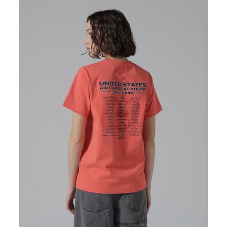 [^ԁF7835135612]2025 SPRING&SUMMER ITEMUSAFA SQUADRONS& EMB T-SHIRTEAVIREX̔TVcERmwZ̕`[tɂfUCEhJƃvggݍ킹Xg[gȃ~^[X^CE100葬̍A|GXe̓xlߓVfނ̗pyAVIREX WOMANz{iIȃ~^[EFA@\ƃfUCfB[XJWAɓeCBI㐫̂郌fB[XuhƂđARADSAzƂĉȓl̏֌fBXJWAĂĂ܂B