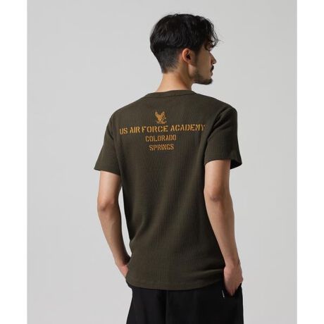 [^ԁF7835134021]yAVIREXVbvziFMINI WAFFLE T-SHIRTyiڍׁzEM[TCỸT[}TVcEUS AIR FORCE ACADEMY`[t̃OtBbNfUCEȂƃ|GXegpĕ҂ݗĂꂽbtngpEGǂɗDĂE^CgȃVGbgyAVIREX^ABbNXz1975NɃAJR̃RgN^[ƂđnƂAtCgWPbgł̔FmxIɍ߂B~^[ɋNABbNX́A@\IȃfUCoL̔ɎxĂB̌Iȕ\́AfuCfB[EW[YvugbvKvutBXxvȂǂ̃XN[ł􂵁Aт𗁂тB̖ʂ̖fUCAmX^WbNȖ킢͍ȂȆ̐lXxꑱĂB