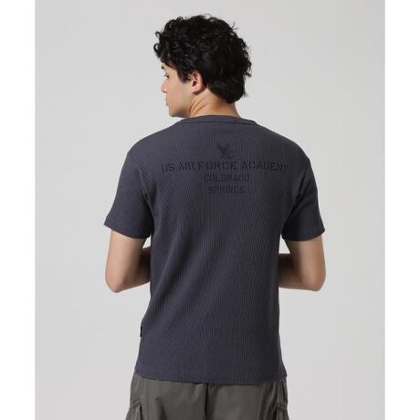 [^ԁF7835134021]yAVIREXVbvziFMINI WAFFLE T-SHIRTyiڍׁzEM[TCỸT[}TVcEUS AIR FORCE ACADEMY`[t̃OtBbNfUCEȂƃ|GXegpĕ҂ݗĂꂽbtngpEGǂɗDĂE^CgȃVGbgyAVIREX^ABbNXz1975NɃAJR̃RgN^[ƂđnƂAtCgWPbgł̔FmxIɍ߂B~^[ɋNABbNX́A@\IȃfUCoL̔ɎxĂB̌Iȕ\́AfuCfB[EW[YvugbvKvutBXxvȂǂ̃XN[ł􂵁Aт𗁂тB̖ʂ̖fUCAmX^WbNȖ킢͍ȂȆ̐lXxꑱĂB