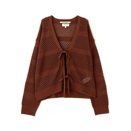 [^ԁF7835141602]2025 SPRING&amp;SUMMER ITEMMACRAME RIBBON KNIT CARDIGANEҒnςƂŕωT}[jbgJ[fBKEtg̃{ANZgɂȂĂ܂BEĂ̗[΍ɂsb^ȃACełB߃X^CO͒悭Z߂Ȃ̂ŁAChȃ{gX⃏s[Xɍ킹ĂoXƂ₷A񂵂̂ACełByAVIREX WOMANz{iIȃ~^[EFA@\ƃfUCfB[XJWAɓeCBI㐫̂郌fB[XuhƂđARADSAzƂĉȓl̏֌fBXJWAĂĂ܂B