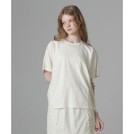 [^ԁF7835135617]2025 SPRING&amp;SUMMER ITEMLACE DETAILS EMBROIDERY T-SHIRTEƔwɖȃ[X{AƔ̌gbvXEH{AÂȂ͋CɎdオĂ܂BEƂbNX̂VGbgyAVIREX WOMANz{iIȃ~^[EFA@\ƃfUCfB[XJWAɓeCBI㐫̂郌fB[XuhƂđARADSAzƂĉȓl̏֌fBXJWAĂĂ܂B