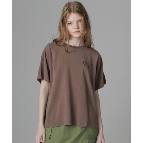 [^ԁF7835135617]2025 SPRING&amp;SUMMER ITEMLACE DETAILS EMBROIDERY T-SHIRTEƔwɖȃ[X{AƔ̌gbvXEH{AÂȂ͋CɎdオĂ܂BEƂbNX̂VGbgyAVIREX WOMANz{iIȃ~^[EFA@\ƃfUCfB[XJWAɓeCBI㐫̂郌fB[XuhƂđARADSAzƂĉȓl̏֌fBXJWAĂĂ܂B