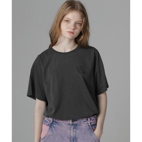 [^ԁF7835135617]2025 SPRING&amp;SUMMER ITEMLACE DETAILS EMBROIDERY T-SHIRTEƔwɖȃ[X{AƔ̌gbvXEH{AÂȂ͋CɎdオĂ܂BEƂbNX̂VGbgyAVIREX WOMANz{iIȃ~^[EFA@\ƃfUCfB[XJWAɓeCBI㐫̂郌fB[XuhƂđARADSAzƂĉȓl̏֌fBXJWAĂĂ܂B