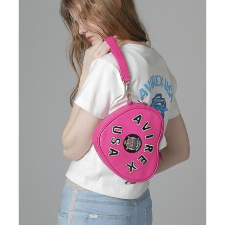 [^ԁF7835976702]STANDARD ITEM^VARSITY HEART CHAIN BAGElCVARSITY LEATHER BAGn[g`[toEV_[`F[IVxUPEV_[OĂgp\EɂR̏Xy[X܂ByAVIREX WOMANz{iIȃ~^[EFA@\ƃfUCfB[XJWAɓeCBI㐫̂郌fB[XuhƂđARADSAzƂĉȓl̏֌fBXJWAĂĂ܂B