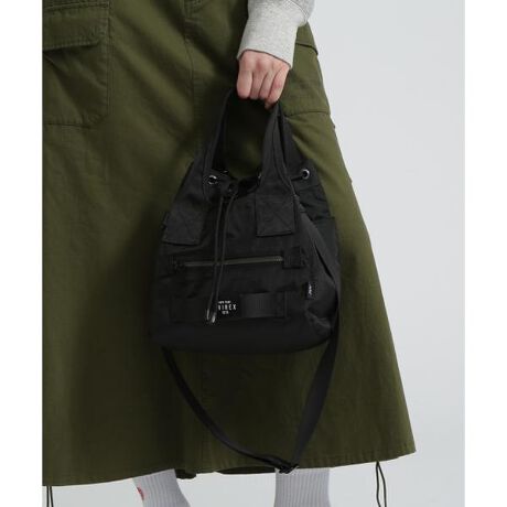 [^ԁF7835276703]NYLON MINI SHOULDER BAGEV_[RO\ȃg[gobOBR[hiċВ^ɂĂg܂BEXy[X͊O4C2E}`ՂƂĂ̂ŁA[͂̂ACełByAVIREX WOMANz{iIȃ~^[EFA@\ƃfUCfB[XJWAɓeCBI㐫̂郌fB[XuhƂđARADSAzƂĉȓl̏֌fBXJWAĂĂ܂B