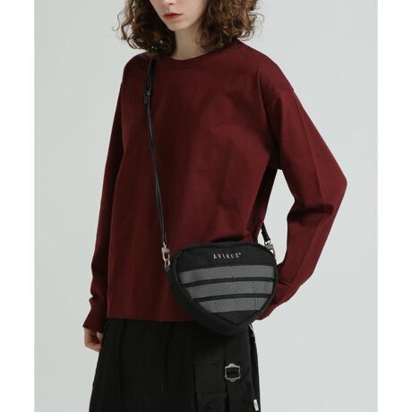 [^ԁF7835276701]E~^[n[g^̃obOŕ\VѐŜACeEwʂ1AɂQ̏Xy[XEV_[R\yAVIREX WOMANz{iIȃ~^[EFA@\ƃfUCfB[XJWAɓeCBI㐫̂郌fB[XuhƂđARADSAzƂĉȓl̏֌fBXJWAĂĂ܂B