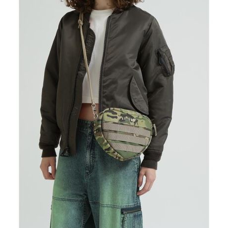 [^ԁF7835276701]E~^[n[g^̃obOŕ\VѐŜACeEwʂ1AɂQ̏Xy[XEV_[R\yAVIREX WOMANz{iIȃ~^[EFA@\ƃfUCfB[XJWAɓeCBI㐫̂郌fB[XuhƂđARADSAzƂĉȓl̏֌fBXJWAĂĂ܂B