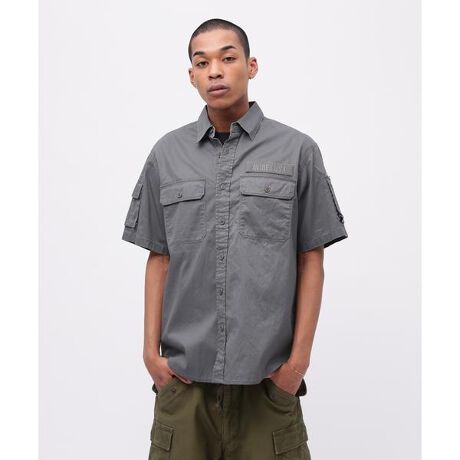 [^ԁF7835123009]yAVIREXVbvziFs50th AnniversarytPIGMENT FATIGUE SHIRTAVIREX 2025 50th ANNIVERSARY SPRING&SUMMER1975NɃAJR̃RgN^[ƂĒauAVIREXvBꂩ50NAɓn舤ꑱtCgWPbgVARSITYWPbgCɂʃf𔭔B̑ɂAV[Yɍ킹OtBbNfUCȂǂ܂Ŕ|Ă{mȋZpƂƂɌɃAbvf[gꂽRNVWJĂBiڍׁETONLOAVIREXԂ̔t@eB[OVcẼOtBbN̓vghJɃO[hAbvEʏ̃t@eB[OVc芴̂鐶n̗pEn\ʂɊ痿R[eBOĒ悢[YhČEn[tTCYTCYEƂX^CŒp\yAVIREX^ABbNXz1975NɃAJR̃RgN^[ƂđnƂAtCgWPbgł̔FmxIɍ߂B~^[ɋNABbNX́A@\IȃfUCoL̔ɎxĂB̌Iȕ\́AfuCfB[EW[YvugbvKvutBXxvȂǂ̃XN[ł􂵁Aт𗁂тB̖ʂ̖fUCAmX^WbNȖ킢͍ȂȆ̐lXxꑱĂB