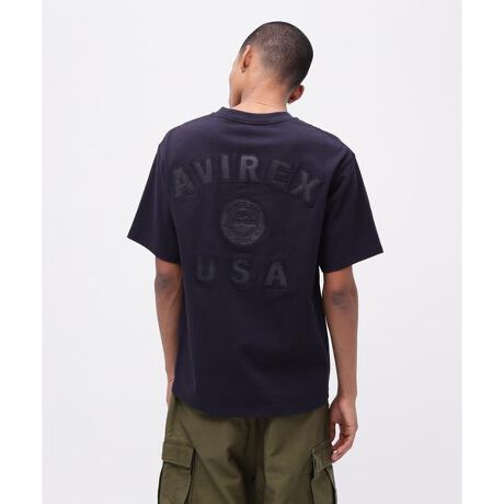 [^ԁF7835134013]yAVIREXVbvziFs50th AnniversarytLEATHER PATCHED VARSITY T-SHIRTAVIREX 2025 50th ANNIVERSARY SPRING&SUMMER1975NɃAJR̃RgN^[ƂĒauAVIREXvBꂩ50NAɓn舤ꑱtCgWPbgVARSITYWPbgCɂʃf𔭔B̑ɂAV[Yɍ킹OtBbNfUCȂǂ܂Ŕ|Ă{mȋZpƂƂɌɃAbvf[gꂽRNVWJĂBiڍׁEAVIREXݗ50NLOTVcEI[hNVbNȃSgpfUCEtgɂ́A50ÑShJEw̃SAbvPɂ̓U[(Rrv)̗pEfނ́ARbg100œ̓xlߓV̗pEoX̗ǂVGbgyAVIREX^ABbNXz1975NɃAJR̃RgN^[ƂđnƂAtCgWPbgł̔FmxIɍ߂AVIREX́A1985NAfUCւ̕s̐_ŃX|[cJWAɂioBAVIREX VARSITÝA"ÂǂAJ"e[}ɂX|[cCŁAABbNXȂł͂̃J[OƓƑnIȃOtBbNfUCHIPHOPV[𒆐SƂlCA[eBXgX|[cIɍDŒpAč̎҂̃Xe[^XuhւƊg債BNVJłȂǂȃV[łF򂹂ȂAVIREX VARSITỸEFÁAʂ⍑Ђ킸AAJq[[̐_M邷ׂĂ̐lɍxꑱĂB