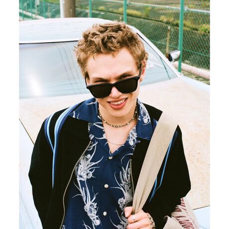 [^ԁF7824970049]USACEFAV[ӎAwbg܂܂łɈ|邱ƖEłoCJ[ɌĊJꂽXg[gevdl̃TOXłBSchott ̃ACRłhONESTARh̃X^[X^bYAo`ɕt܂BC̏evcAtgAevɏꂽۃxbg͋̕Co܂BSchott̃uhSevɃS[hœ܂Bߗ9 uE26 `R[13 i`9 ubNwTOXxtYɌہAKl̃p~Lłp10OFFN[|t܂Bw1NԂ̗LƂȂ܂BN[|ƕčwؖB̏i̓N[|ΏۊOƂȂĂ܂BySchott^VbgzC_[XWPbg̑㖼ƂSchott̗j́A1913NAj[[NŃA[BEVbgWbNVbǧZɂĎn܂B̓CR[gHꂾA1928NɐEŏ߂ătgWbp[̗pC_[XWPbguPerfectovV[Y𔭔B{^dlȂAIȃWPbgƂĘbƂȂǍ̃C_[Xjɑ傫ȉe^BāASchott̖𐢊Eɒm炵߂̂50Nɔ\ꂽ^̃X^bYG|bgɔz`̃fhX^[gB@̐V삱AfwUEChEiMu\ҁvxŁA}[EuhZƌĂ郂fłB̌[YZbNXsXgY͂߁ÃbN~[WVɎxA𒴂i̔ԂƂčȂ̐lX𖣗Bŋ߂ł͒ԃfłȂAJWAC[ȂǁAɎɍ킹Đi𐋂vVYȂBC_[X̗j͉iSchottƂƂɂB