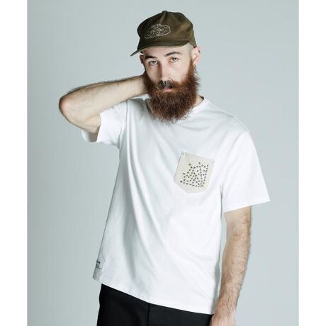 [^ԁF7825134011]fށF100YFySchott^Vbgz  C_[XWPbg̑㖼ƂSchott̗j́A1913NAj[[NŃA[BEVbgAWbNEVbǧZɂĎn܂B ̓CR[gHꂾA1928NɐEŏ߂ătgWbp[̗pC_[XWPbguPerfectovV[Y𔭔B {^dlȂAIȃWPbgƂĘbƂȂǍ̃C_[Xjɑ傫ȉe^B āASchott̖𐢊Eɒm炵߂̂50Nɔ\ꂽ^̃X^bYG|bgɔz`̃f"X^["B [YZbNXsXgY͂߁ÃA[eBXg⃂[^[TCNXgɎxA𒴂i̒ԂƂčȂ̐lX𖣗B ŋ߂ł͒ԃfłȂAJWAC[ȂǁAɎɍ킹Đi𐋂vVYȂB C_[X̗j͉iSchottƂƂɂB