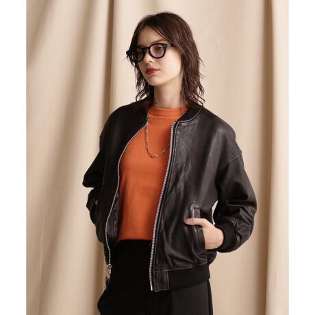 [^ԁF7825950604]MA-1^Ńp[J[ƊȂ^CvȂ̂ō܂łȂU[WPbgBugĂ邱Ƃɂ茩ڂ͏]̃TCWOƑFȂA񂵂ł܂BU[̂ɃEHbVEVH肷i`ɎdグAKxȃAWU[͂ƂłȂ_炩܂B̏i̓N[|ΏۊOƂȂĂ܂BySchott^Vbgz C_[XWPbg̑㖼ƂSchott̗j́A1913NAj[[NŃA[BEVbgWbNVbǧZɂĎn܂B̓CR[gHꂾA1928NɐEŏ߂ătgWbp[̗pC_[XWPbguPerfectovV[Y𔭔B{^dlȂAIȃWPbgƂĘbƂȂǍ̃C_[Xjɑ傫ȉe^BāASchott̖𐢊Eɒm炵߂̂50Nɔ\ꂽ^̃X^bYG|bgɔz`̃fhX^[gB@̐V삱AfwUEChEiMu\ҁvxŁA}[EuhZƌĂ郂fłB̌[YZbNXsXgY͂߁ÃbN~[WVɎxA𒴂i̔ԂƂčȂ̐lX𖣗Bŋ߂ł͒ԃfłȂAJWAC[ȂǁAɎɍ킹Đi𐋂vVYȂBC_[X̗j͉iSchottƂƂɂB