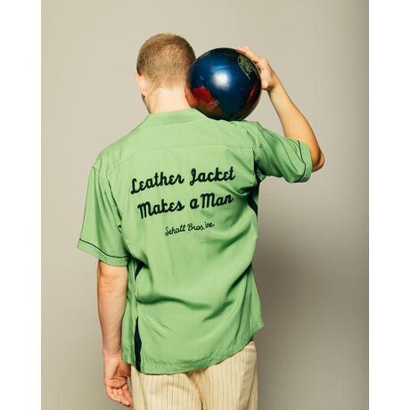 [^ԁF7825123012]ARŃTXeBiuȃZ@ۂgpcCfށBVN̂悤Ȍo邱ƂōfނłBgɕtƂ̃tBbgSnǂ̓Z̓ŒSnQłB1950ÑAJŗsVcł{[OVcBƂƂ̓{EOsۂɒpĂjtH[ÃbN[u[ɎꂽƂŃt@bVACeƂĒڂ悤ɂȂ܂BobNɂ U[WPbgZƂŒj͐lw ƂӖ[h`F[hJŎ{Ă܂B̏i̓N[|ΏۊOƂȂĂ܂BySchott^Vbgz  C_[XWPbg̑㖼ƂSchott̗j́A1913NAj[[NŃA[BEVbgAWbNEVbǧZɂĎn܂B ̓CR[gHꂾA1928NɐEŏ߂ătgWbp[̗pC_[XWPbguPerfectovV[Y𔭔B {^dlȂAIȃWPbgƂĘbƂȂǍ̃C_[Xjɑ傫ȉe^B āASchott̖𐢊Eɒm炵߂̂50Nɔ\ꂽ^̃X^bYG|bgɔz`̃f X^[B [YZbNXsXgY͂߁ÃA[eBXg⃂[^[TCNXgɎxA𒴂i̒ԂƂčȂ̐lX𖣗B ŋ߂ł͒ԃfłȂAJWAC[ȂǁAɎɍ킹Đi𐋂vVYȂB C_[X̗j͉iSchottƂƂɂB