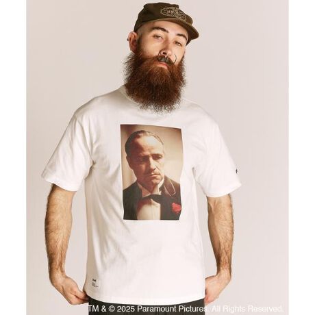 [^ԁF7825234002]wSbht@[U[ iThe Godfatherjx  s̖wSbht@[U[x̓AJł̂オÂɌ͂V`AnꑰRI[lƂ́uƑvƁuƍߑgDvdȃ^b`ōI݂ɊʂsȏB̏i̓N[|ΏۊOƂȂĂ܂BySchott^Vbgz C_[XWPbg̑㖼ƂSchott̗j́A1913NAj[[NŃA[BEVbgWbNVbǧZɂĎn܂B̓CR[gHꂾA1928NɐEŏ߂ătgWbp[̗pC_[XWPbguPerfectovV[Y𔭔B{^dlȂAIȃWPbgƂĘbƂȂǍ̃C_[Xjɑ傫ȉe^BāASchott̖𐢊Eɒm炵߂̂50Nɔ\ꂽ^̃X^bYG|bgɔz`̃fhX^[gB̐V삱AfwUEChEiMu\ҁvxŁA}[EuhZƌĂ郂fłB̌[YZbNXsXgY͂߁ÃbN~[WVɎxA𒴂i̔ԂƂčȂ̐lX𖣗Bŋ߂ł͒ԃfłȂAJWAC[ȂǁAɎɍ킹Đi𐋂vVYȂBC_[X̗j͉iSchottƂƂɂB