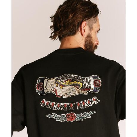 [^ԁF7825232002]12.5oz̃wr[EFCg{fB̗pAKbVƂ݂ƃhC^b`ȕ̃t[fB[Bŗ͋AJX^CꒅɎdオĂ܂BNтł͂ȂpCdl̂߁AʔNʂĉKɒp\BGSn悭AԂ̒płXgX܂BVGbǵAAJuh炵悢TCYŁALX^COɃ}b`g̗ǂACełBobNɂ́uSHAKE HANDṽfUC̗pB́uFvuMvӖ郂`[tłAAJgfBViX^Cł͒Ԃ̃fUCBɁAΏۓIȎgݍ킹邱ƂŁuaւ̊肢v߂܂B܂AN̊xɂȂ񂾁uցṽfUCvXBubÑJ[OAEg[ȕ͋CoASchott炵Œj炵dオɂȂĂ܂B̏i̓N[|ΏۊOƂȂĂ܂BfށFRbg:55A|GXe:45YFySchott^VbgzC_[XWPbg̑㖼ƂSchott̗j́A1913NAj[[NŃA[BEVbgWbNVbǧZɂĎn܂B̓CR[gHꂾA1928NɐEŏ߂ătgWbp[̗pC_[XWPbguPerfectovV[Y𔭔B{^dlȂAIȃWPbgƂĘbƂȂǍ̃C_[Xjɑ傫ȉe^BāASchott̖𐢊Eɒm炵߂̂50Nɔ\ꂽ^̃X^bYG|bgɔz`̃f X^[B̐V삱AfwUEChEiMu\ҁvxŁA}[EuhZƌĂ郂fłB̌[YZbNXsXgY͂߁ÃbN~[WVɎxA𒴂i̔ԂƂčȂ̐lX𖣗Bŋ߂ł͒ԃfłȂAJWAC[ȂǁAɎɍ킹Đi𐋂vVYȂBC_[X̗j͉iSchottƂƂɂB