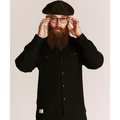 [^ԁF7825220001]fpŃi`ȕ\wvƁAȂ₩ȗĐ@ۃrXR[Xgݍ킹ALȃVcB悢Nъnɐ[݂^A܂ŃBe[Ŵ悤Ȗ킢o܂B{^ɂ̓ibg{^̗pAi`ȑfފƂƂɏiȃANZgvXBVvȂfBe[ɂ邱ƂŁAJWAɂiǂ܂Ƃ܂ꒅɎdグ܂BV[Y킸􂷂Al̂߂̃i`VcЂy݂B̏i̓N[|ΏۊOƂȂĂ܂BySchott^Vbgz  C_[XWPbg̑㖼ƂSchott̗j́A1913NAj[[NŃA[BEVbgAWbNEVbǧZɂĎn܂B ̓CR[gHꂾA1928NɐEŏ߂ătgWbp[̗pC_[XWPbguPerfectovV[Y𔭔B {^dlȂAIȃWPbgƂĘbƂȂǍ̃C_[Xjɑ傫ȉe^B āASchott̖𐢊Eɒm炵߂̂50Nɔ\ꂽ^̃X^bYG|bgɔz`̃f X^[B [YZbNXsXgY͂߁ÃA[eBXg⃂[^[TCNXgɎxA𒴂i̒ԂƂčȂ̐lX𖣗B ŋ߂ł͒ԃfłȂAJWAC[ȂǁAɎɍ킹Đi𐋂vVYȂB C_[X̗j͉iSchottƂƂɂB