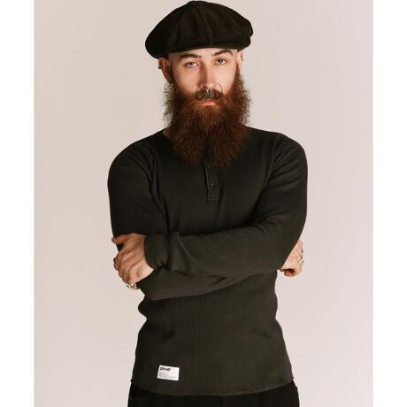 [^ԁF7825230013]Ƃ݂Ȃ_炩ȒSñu҂݃RbgTBLkɍ̂ŒSnǂAH~V[ỸCi[ƂčœKȃACeƂȂĂ܂BC_[X̃Ci[ƂĐVԓIȔɎg̗ǂACełB̏i̓N[|ΏۊOƂȂĂ܂BySchott^VbgzC_[XWPbg̑㖼ƂSchott̗j́A1913NAj[[NŃA[BEVbgAWbNEVbǧZɂĎn܂B̓CR[gHꂾA1928NɐEŏ߂ătgWbp[̗pC_[XWPbguPerfectovV[Y𔭔B{^dlȂAIȃWPbgƂĘbƂȂǍ̃C_[Xjɑ傫ȉe^BāASchott̖𐢊Eɒm炵߂̂50Nɔ\ꂽ^̃X^bYG|bgɔz`̃fX^[B[YZbNXsXgY͂߁ÃA[eBXg⃂[^[TCNXgɎxA𒴂i̒ԂƂčȂ̐lX𖣗Bŋ߂ł͒ԃfłȂAJWAC[ȂǁAɎɍ킹Đi𐋂vVYȂBC_[X̗j͉iSchottƂƂɂB