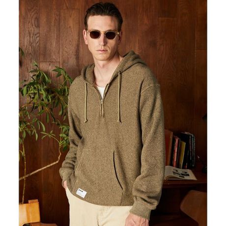 [^ԁF7825231004]Be[W̕Ãn[tWbvXt[fB[B\ʂ̓VQہijŕ҂ނƂŁA܉̂悤ȓƓȕ\A킢[dオɁBnɂ́uSсvƌĂ΂ɑԎ̗тgpARbg{̕őɈo܂BÂAe߂ɂƕ҂ݍ񂾗т́A_炩݂悭AKȒSnBBe[Wdl𒉎ɍČA̐؂ւȂƂŊۂ݂̂VGbgɎdグ܂BZ߂̏䊴IŁA͑KxȃoXɐ݌vBCi[ƂĂg₷▭ȂƂ芴ŁALR[fBl[gɑΉ܂Bו܂ł蔲DdlƑfފAVvȂ݊ꒅBBe[W̖͂ƌ̒₷ZAʂȃXEFbgłB̏i̓N[|ΏۊOƂȂĂ܂BySchott^VbgzC_[XWPbg̑㖼ƂSchott̗j́A1913NAj[[NŃA[BEVbgAWbNEVbǧZɂĎn܂B̓CR[gHꂾA1928NɐEŏ߂ătgWbp[̗pC_[XWPbguPerfectovV[Y𔭔B{^dlȂAIȃWPbgƂĘbƂȂǍ̃C_[Xjɑ傫ȉe^BāASchott̖𐢊Eɒm炵߂̂50Nɔ\ꂽ^̃X^bYG|bgɔz`̃fX^[B[YZbNXsXgY͂߁ÃA[eBXg⃂[^[TCNXgɎxA𒴂i̒ԂƂčȂ̐lX𖣗Bŋ߂ł͒ԃfłȂAJWAC[ȂǁAɎɍ킹Đi𐋂vVYȂBC_[X̗j͉iSchottƂƂɂB